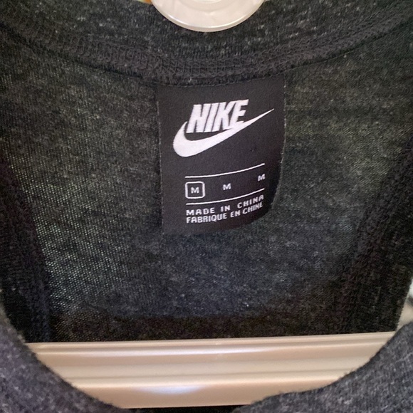 Nike onesie.. worn 3 times. Like new - Picture 3 of 6